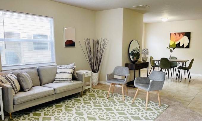 Royal Oak Golf Country Club House | Spacious 3BR + Office Apt Near Space Center