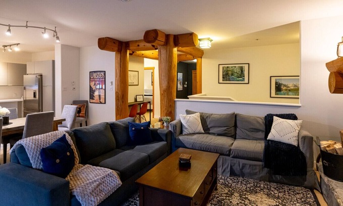 Nordic Estates House | Spacious 3BR:Sleeps 8 Comfortably,Pool,Hot Tub,Patio+BBQ& Near Valley Trail!