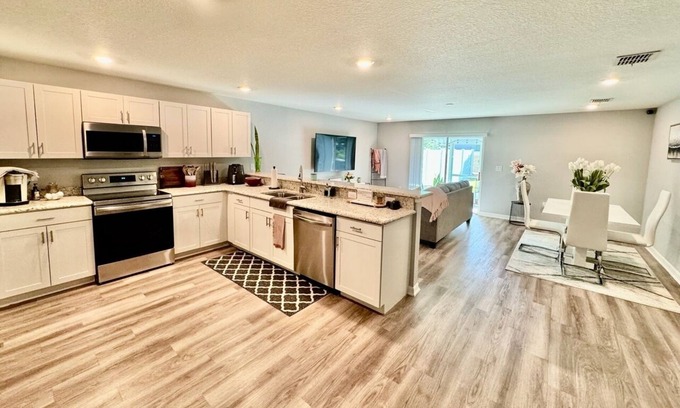 St. Cloud House | Spacious 3BR Townhouse near Disney & Attractions
