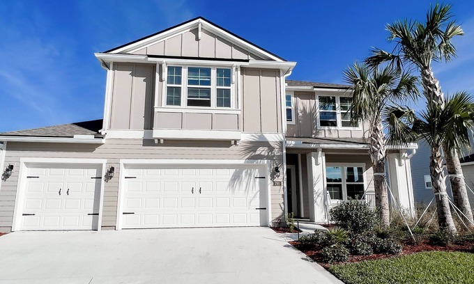 St. Augustine House | Spacious 4 bed 4 bath house with community pool & gym in charming St. Augustine