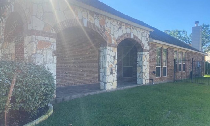 Spring House | Spacious 4 Bed/2 Bath Home in the Woodlands