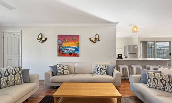 Broulee House | Spacious 4-Bed Home 2-Min to the Beach