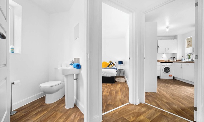 Welford House | Spacious 4-Bed House in Leicester/Free parking