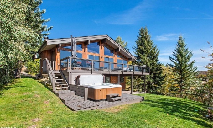 Snowmass Village House | Spacious 4-bedroom house in Snowmass Village with a beautiful view.