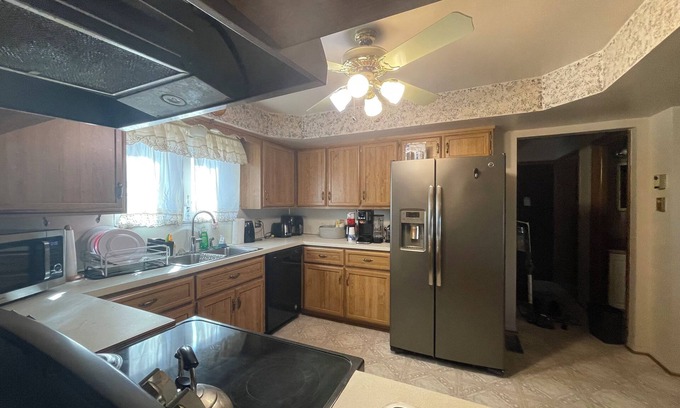 Sterling Heights House | Spacious 4 bedroom 7 beds house with AC, WiFi in welcoming Sterling Heights