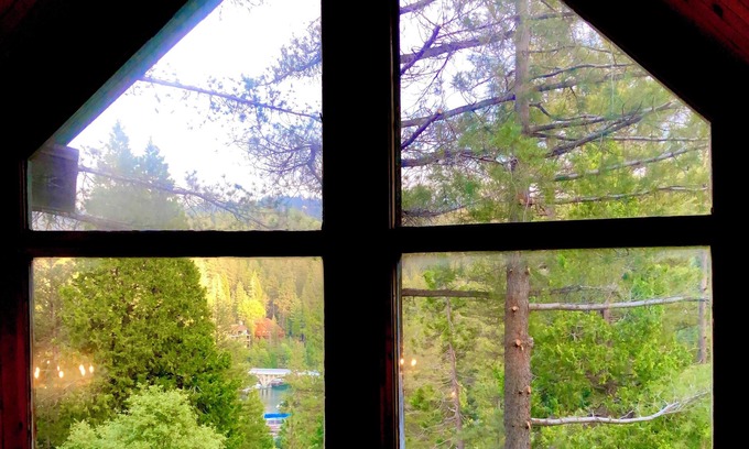 Meadow Bay Ski Chalet | Spacious 4-bedroom chalet in beautiful Lake Arrowhead with WiFi