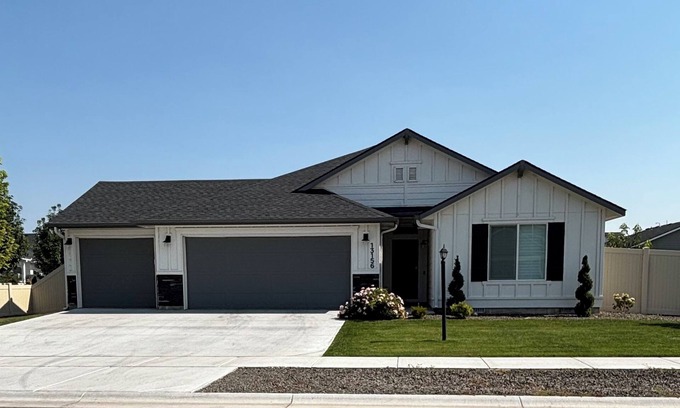 Nampa House | Spacious 4 bedroom 3 bath home in Nampa sleeps 10