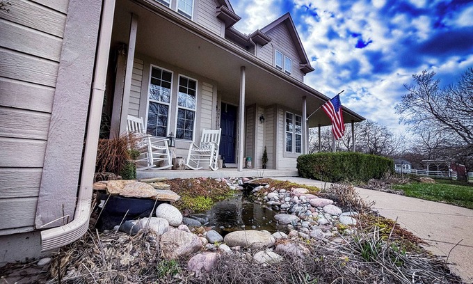 Cleveland House | Spacious 4-Bedroom 3 Acre Fence County Home in Cleveland MO!