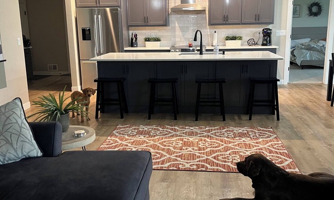 Forest Junction House | Spacious 4-bedroom/4 bath house with WiFi and AC in Kaukauna.