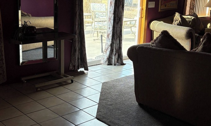 Washington County House | Spacious 4-bedroom 5 bed house. A lil Hollywood in the living room.Comfy beds!