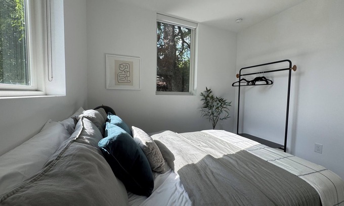 West End Apartment | Spacious 4-bedroom apartment in charming Austin with AC, fitness room