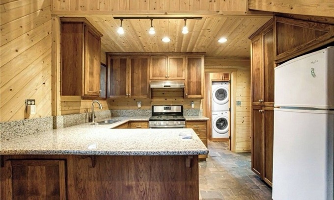 Chico House | Spacious 4-bedroom eco-private home in Chico