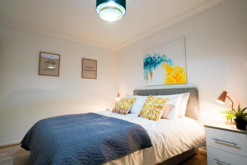 Tea Green Apartment | Spacious, 4 Bedroom, Free Parking & Garden