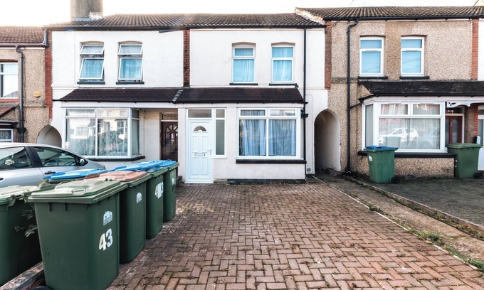 Portswood House | Spacious 4-Bedroom Home in Southampton – Perfect for Contractors or Families