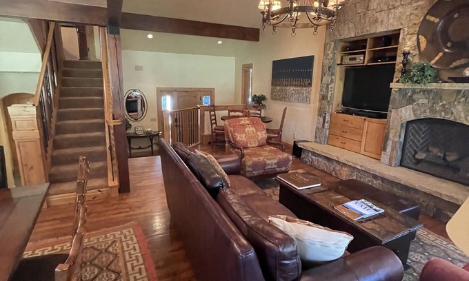 Eagle-Vail House | Spacious 4 bedroom Golf Course Home w/Hot Tub by Gorecreek Rentals