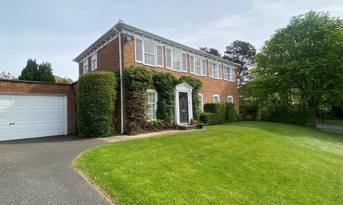 Sheffield House | Spacious 4 Bedroom House with Garden and Parkingn