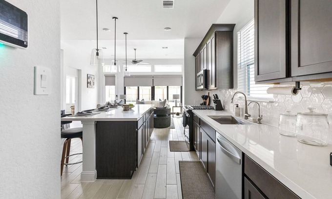 Atascocita House | Spacious 4-bedroom house with Office and Backyard in charming Atascocita