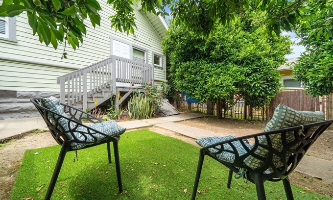 Willmore House | Spacious 4 Bedroom Home in Downtown Long Beach