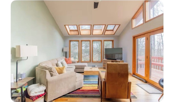 Parksville House | Spacious 4-bedroom house in fabulous Parksville perfect for Spring escape
