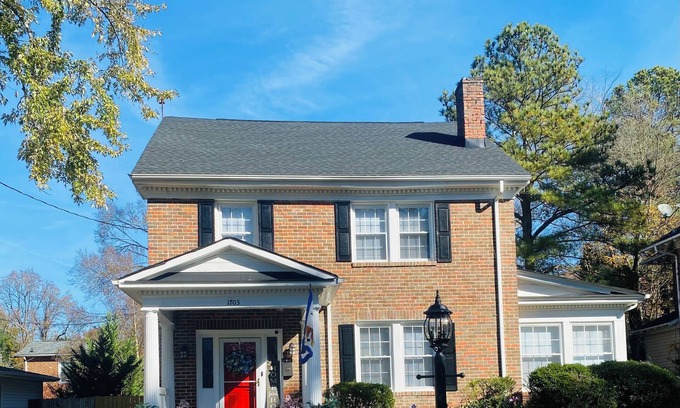 Petersburg House | Spacious 4-bedroom house in fabulous Petersburg with AC, WiFi