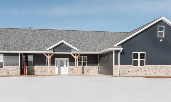 Two Rivers House | Spacious 4-bedroom house with WiFi, in Two Rivers WI, 30 miles from the draft