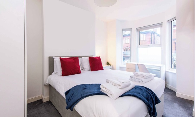 Bramcote House | Spacious 4-Bedroom House Near Beeston Town Centre