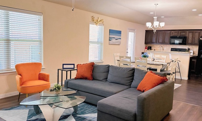 Southwest Arlington House | Spacious 4-bedroom house in charming Arlington with AC, WiFi