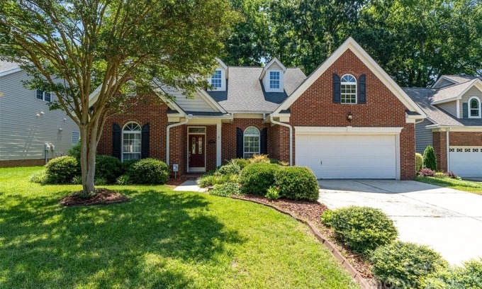 Provincetowne House | Spacious 4-bedroom house in welcoming Charlotte with AC close to shopping center