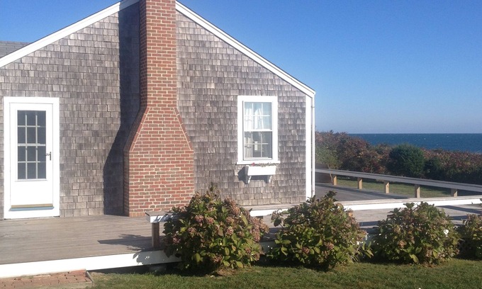 Wauwinet House | Spacious 4-bedroom house in Wauwinet on private beach!