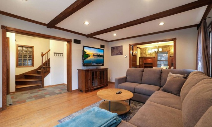 Galewood House | Spacious 4-Bedroom Home with Stunning Backyard Deck in Chicago Land