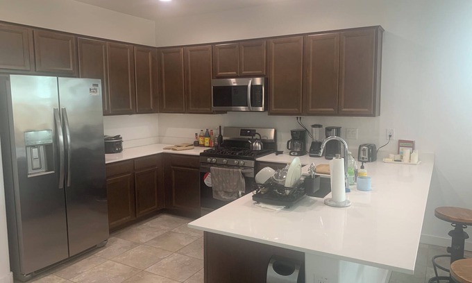 Glendale House | Spacious 4-bedroom house with WiFi and AC in fabulous Glendale