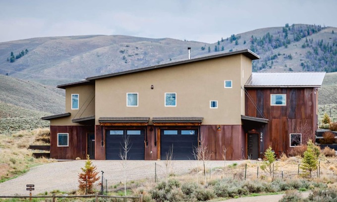 Gunnison House | Spacious 4-bedroom house in lovely Gunnison-Pet and Family friendly