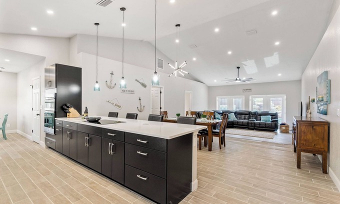 South Gate Ridge House | Spacious 4-bedroom house with POOL and WiFi in fabulous Sarasota