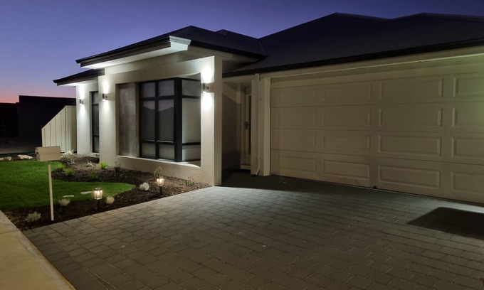 Yanchep House | Spacious 4-bedroom house with fitness room on the beach in delightful Yanchep