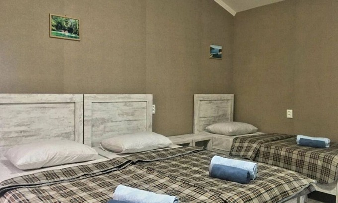 Kutaisi House | Spacious 4-bedroom house in charming Kutaisi with WiFi, AC