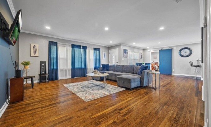 Belvedere Park House | Spacious 4-bedroom house with WiFi, AC in delightful Atlanta