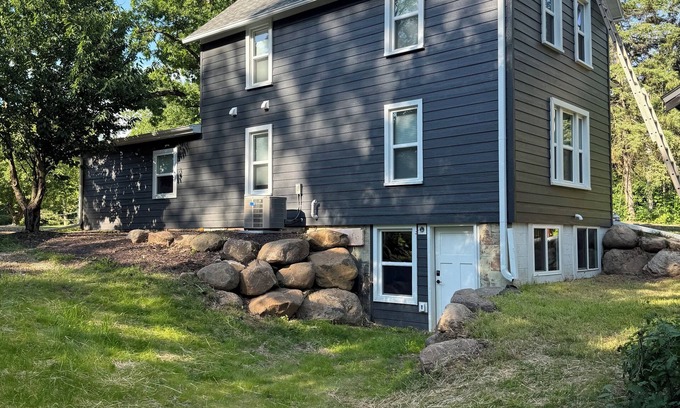 Baraboo House | Spacious 4-bedroom house in charming Baraboo. House is one mile from Devils Lake