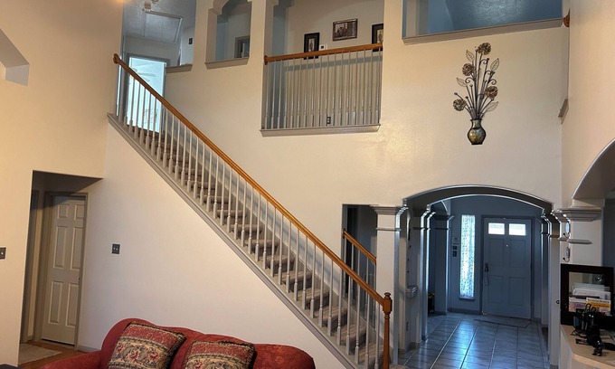 Cloverleaf House | Spacious 4-bedroom house with AC, fitness room, WiFi in superb Houston