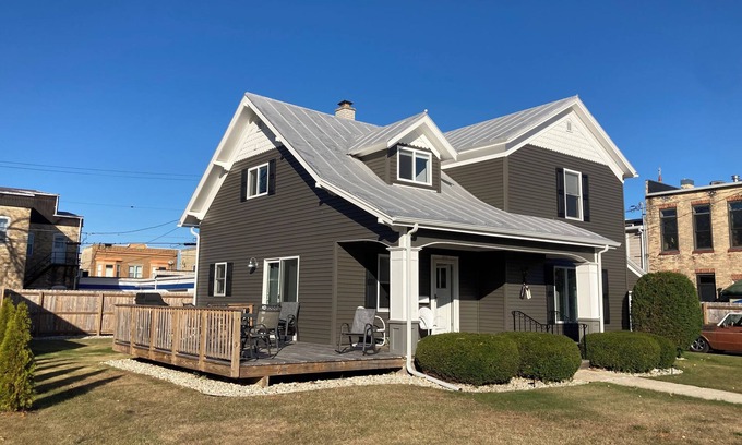 Algoma House | Spacious 4-bedroom house in Downtown Algoma with AC, WiFi near Door County!