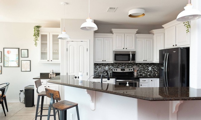 Alpine House | Spacious 4-bedroom house with WiFi and AC in charming Alpine