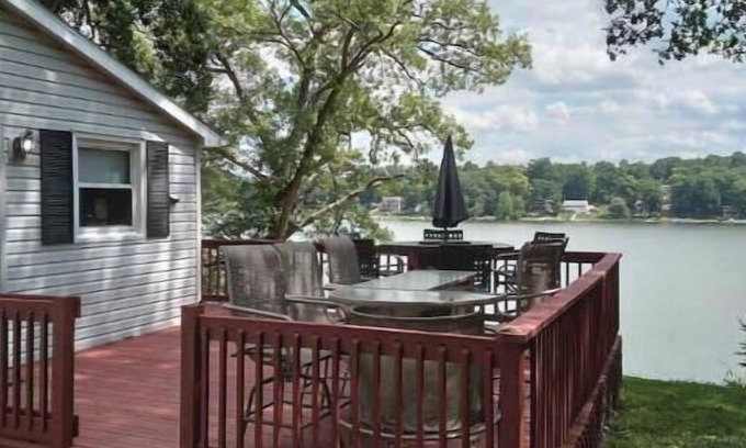 Stroh House | Spacious 4-bedroom house in beautiful Angola with AC, WiFi