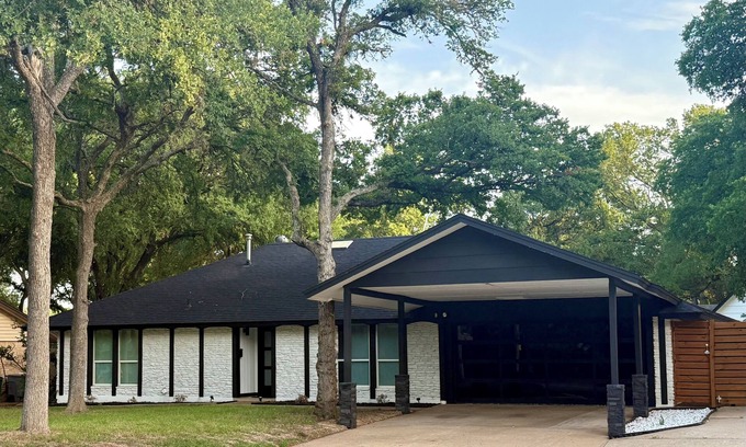 Austin House | Spacious 4-bedroom house close to downtown Austin