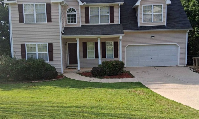 Dallas House | Spacious 4-bedroom house In Dallas GA, ideal for long term stays