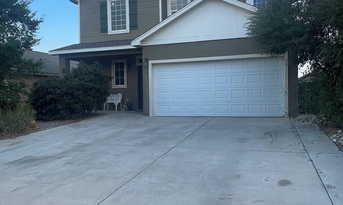 Hobbs House | Spacious 4-bedroom house in charming Hobbs with AC, WiFi