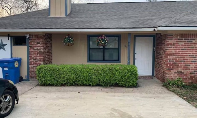 Lufkin House | Spacious 4-bedroom house with AC, fitness room in pleasant Lufkin