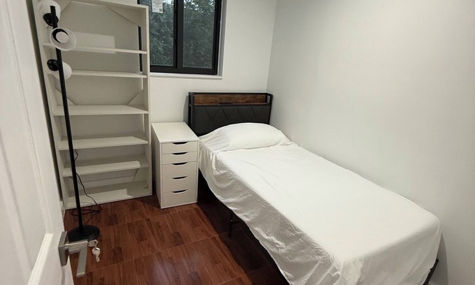 Golden Glades House | Spacious 4-bedroom house with AC, WiFi in fabulous Miami