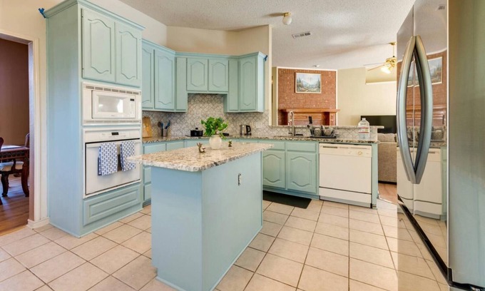 Murphy House | Spacious 4-bedroom house centrally located in DFW with all necessary amenities