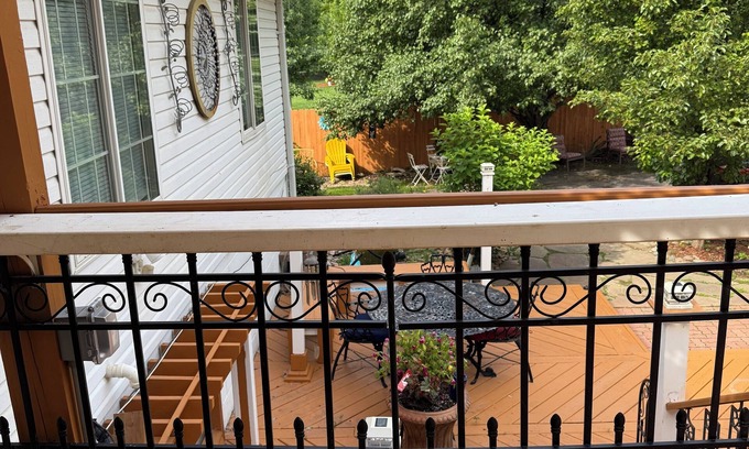 Omaha House | Spacious 4 bedroom house with WiFi, fitness room in brilliant Omaha.
