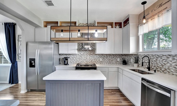 Spring House | Spacious 4-bedroom house Near Exxon, The Woodlands, Airport