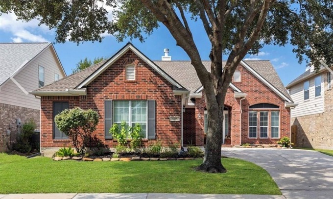 Spring House | Spacious 4-bedroom house in serene Spring with AC, WiFi